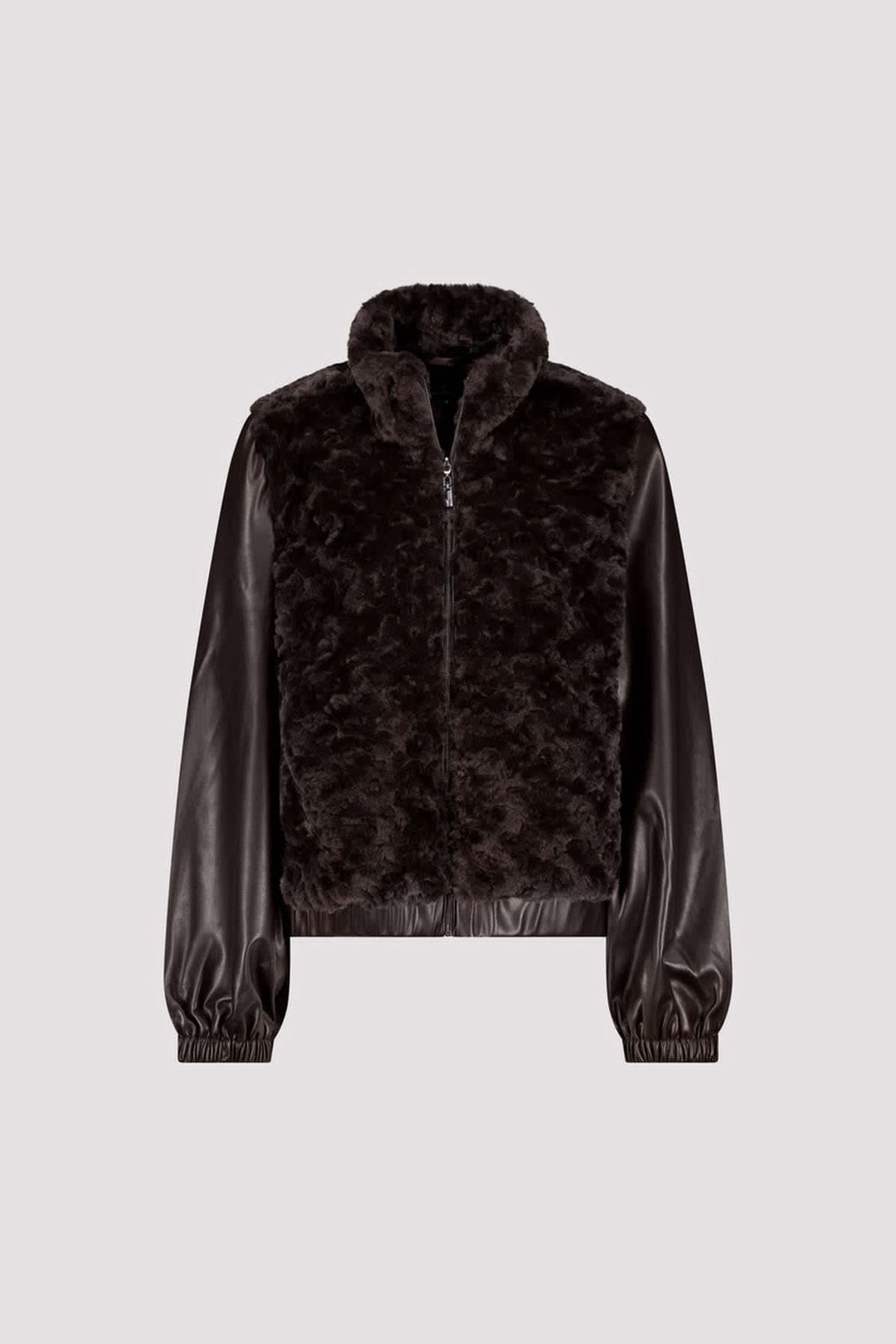 Veste en fausse fourrure à manches effet cuir vue de face pour femme Monari