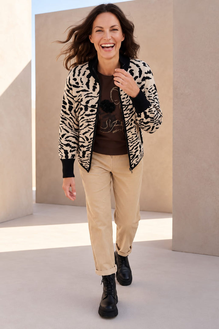 Veste zippée à imprimé animalier vue de face pour femme kennys