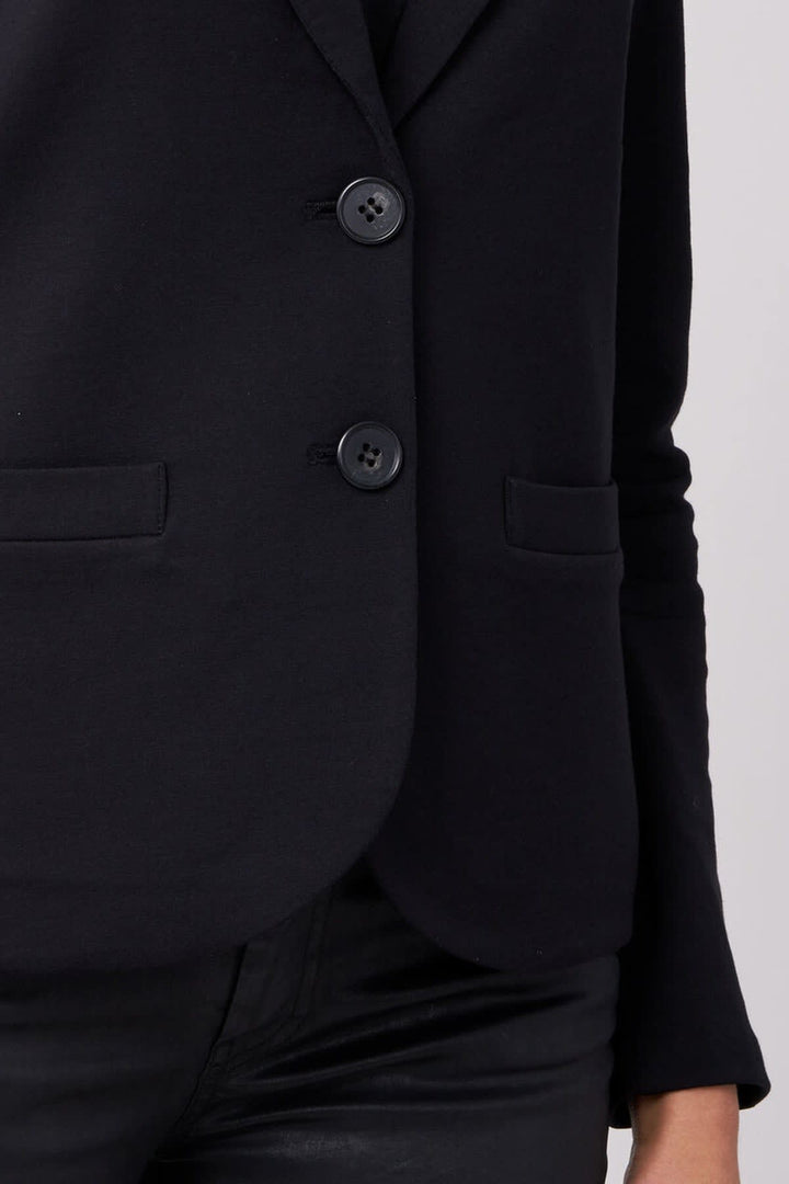 Veston ajusté à deux boutons Repeat Cashmere femme noir, vue de face avec col cranté Valérie Simon