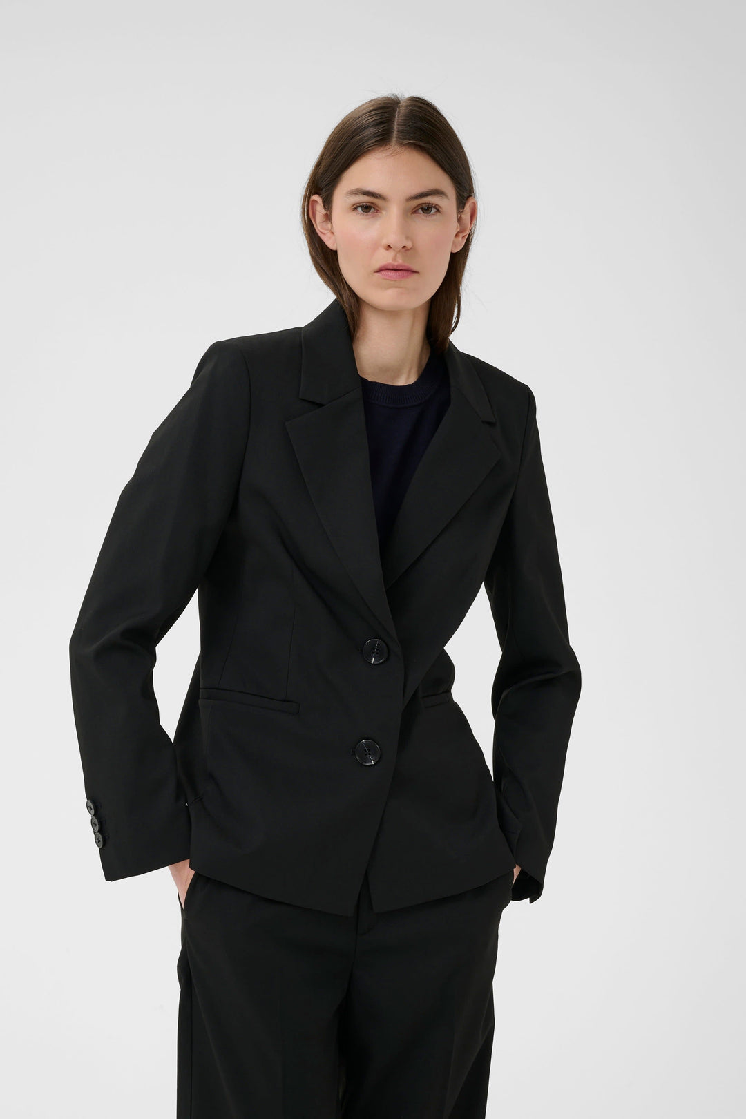Veston cintré Cadie à col tailleur vue de face pour femme Inwear
