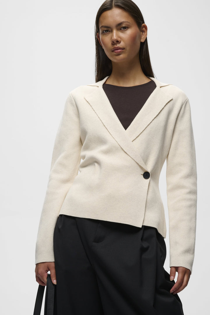 Veston en tricot à fermeture asymétrique vue de face pour femme Inwear