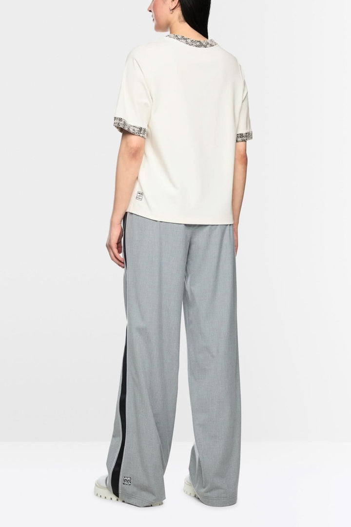 T-shirt avec détails bouclés et perles