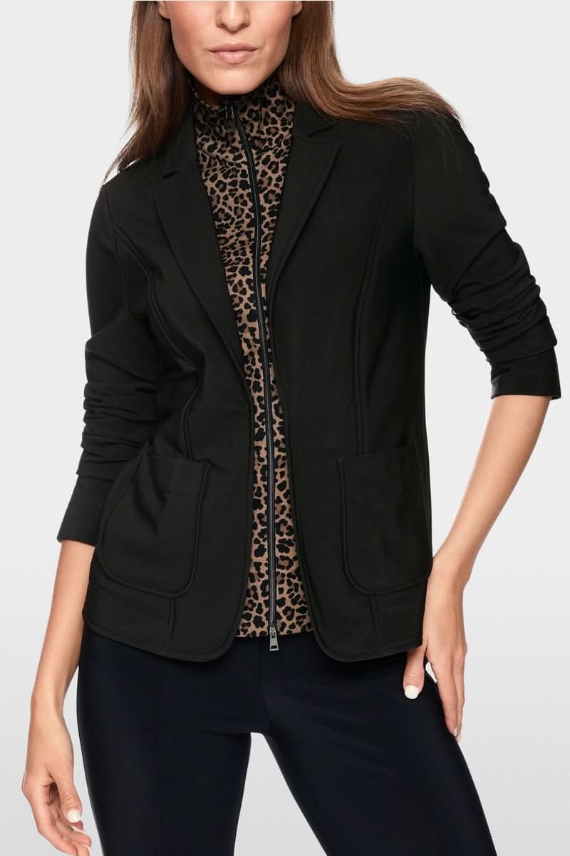 Veste avec supperposition élégante et féminine, coupe ajustée, matière extensible, motif léopard, style décontracté ou professionnel.