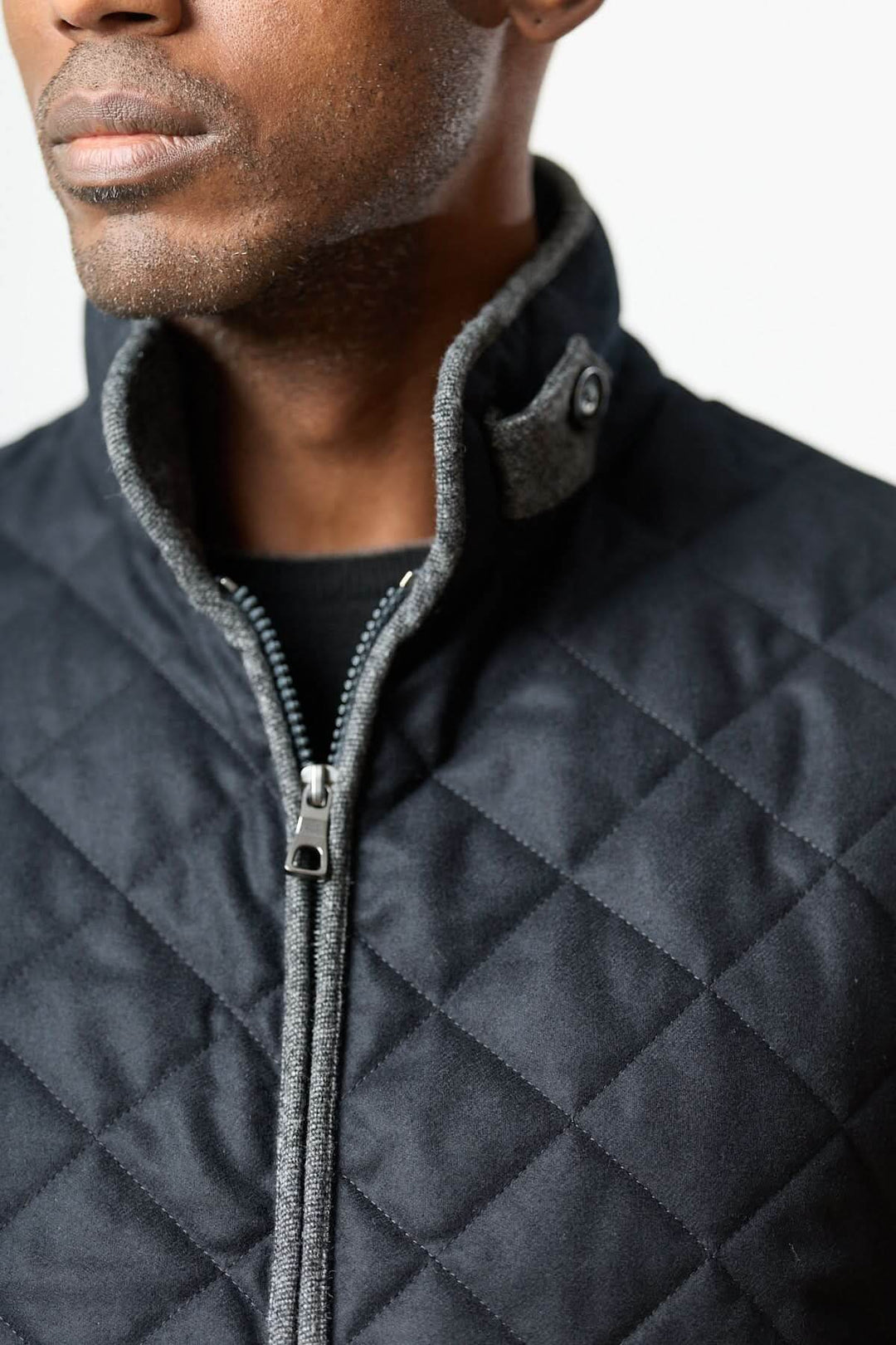 Veste sans manches matelassée en laine Vitale Barberis avec col montant, élégante et moderne, en gros plan.