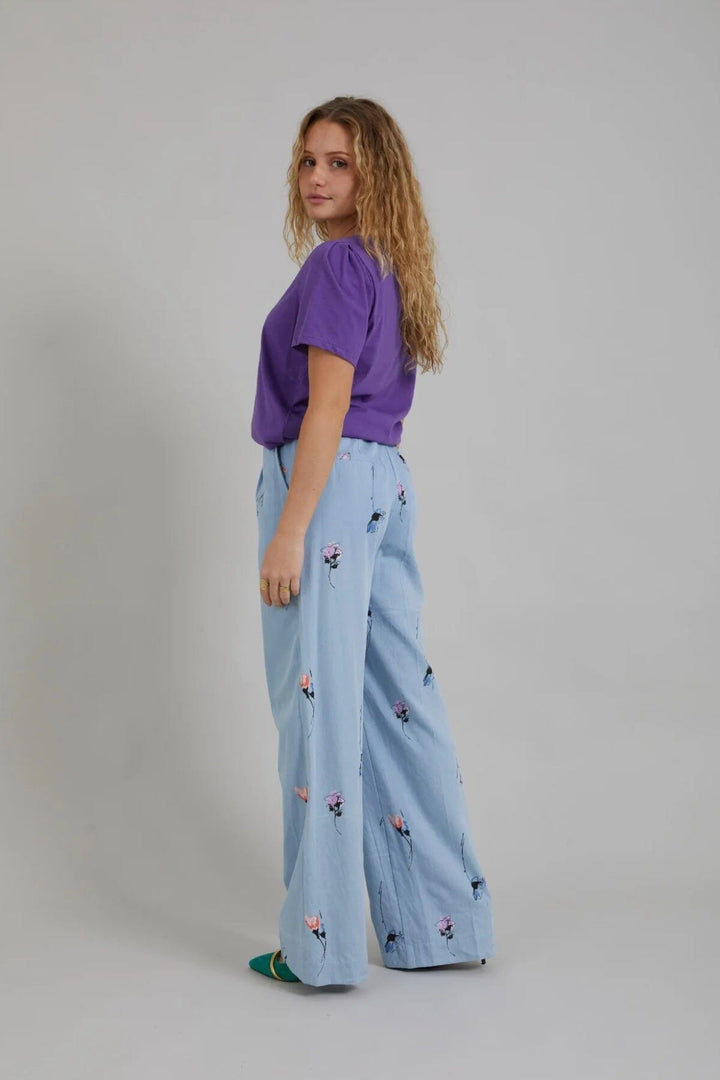 Pantalon large avec imprimé floral en denim Femme - Bas - Pantalon coster