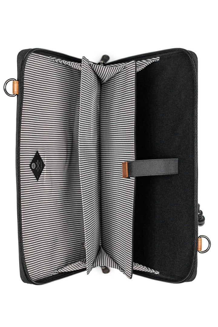 Intérieur du sac messager accordéon PKG Wellington 10L, avec séparateurs et design en rayures.