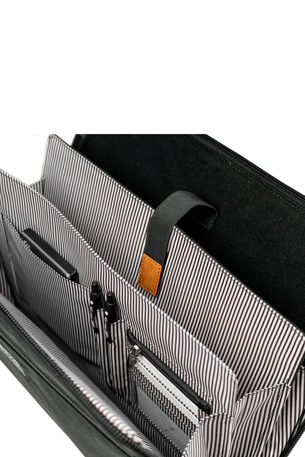 Vue intérieure du sac messager Wellington 10L avec poches pour ordinateur et accessoires.